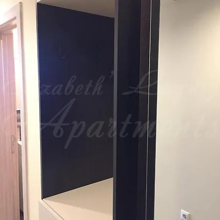 Beachfront Luxury Elizabeth, Apartament