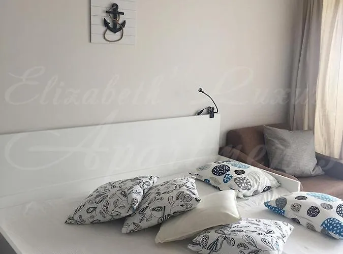 Beachfront Luxury Elizabeth, Apartamento