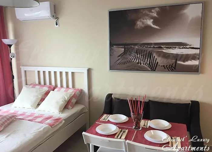 Beachfront Luxury Elizabeth, Apartamento