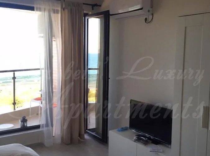 Beachfront Luxury Elizabeth, Apartamento Pomorie