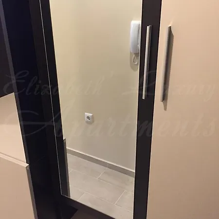 Beachfront Luxury Elizabeth, Appartement