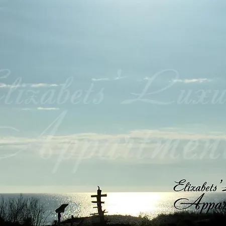 Апартамент Beachfront Luxury Elizabeth,