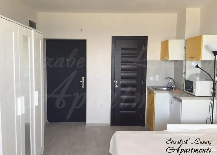 Beachfront Luxury Elizabeth,