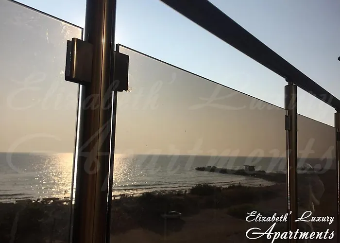 Beachfront Luxury Elizabeth, *