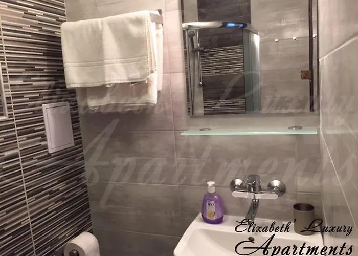 Апартамент Beachfront Luxury Elizabeth,