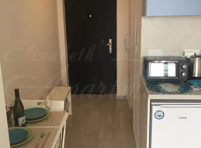 Beachfront Luxury Elizabeth, Апартамент