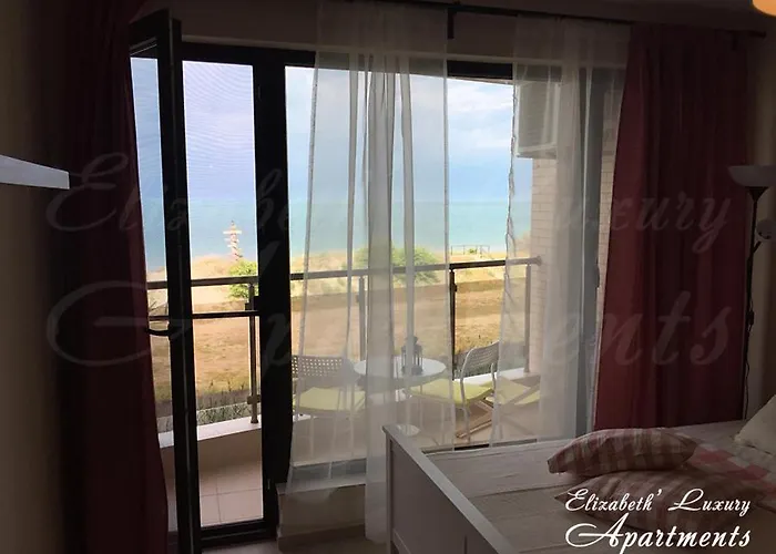 Beachfront Luxury Elizabeth, Апартамент