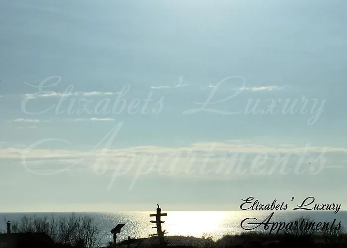 Апартамент Beachfront Luxury Elizabeth,