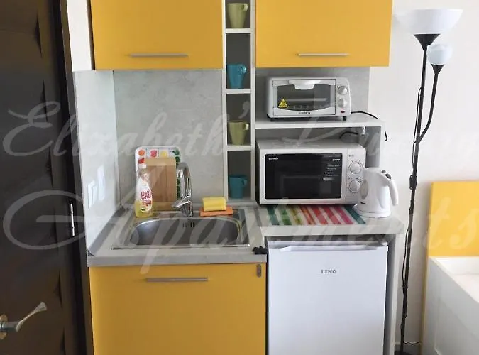 Апартамент Beachfront Luxury Elizabeth, *