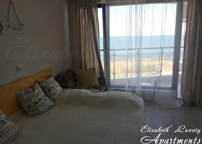 Апартамент Beachfront Luxury Elizabeth, *