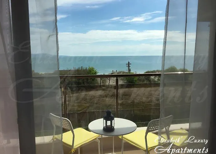 Beachfront Luxury Elizabeth,