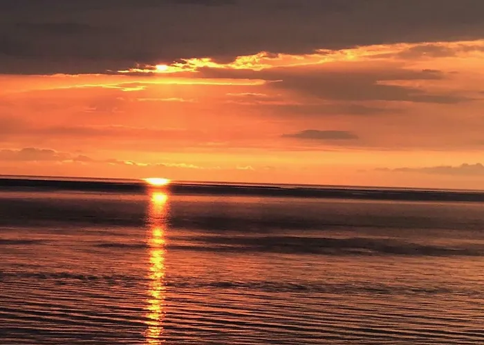 Апартамент Beachfront Luxury Elizabeth,