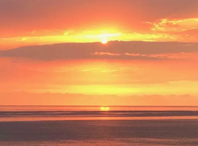 Апартамент Beachfront Luxury Elizabeth, *